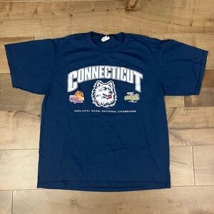 Vintage Lee 2004 UCONN Huskies Women’s NCAA Basketball Champs Shirt Navy Size L